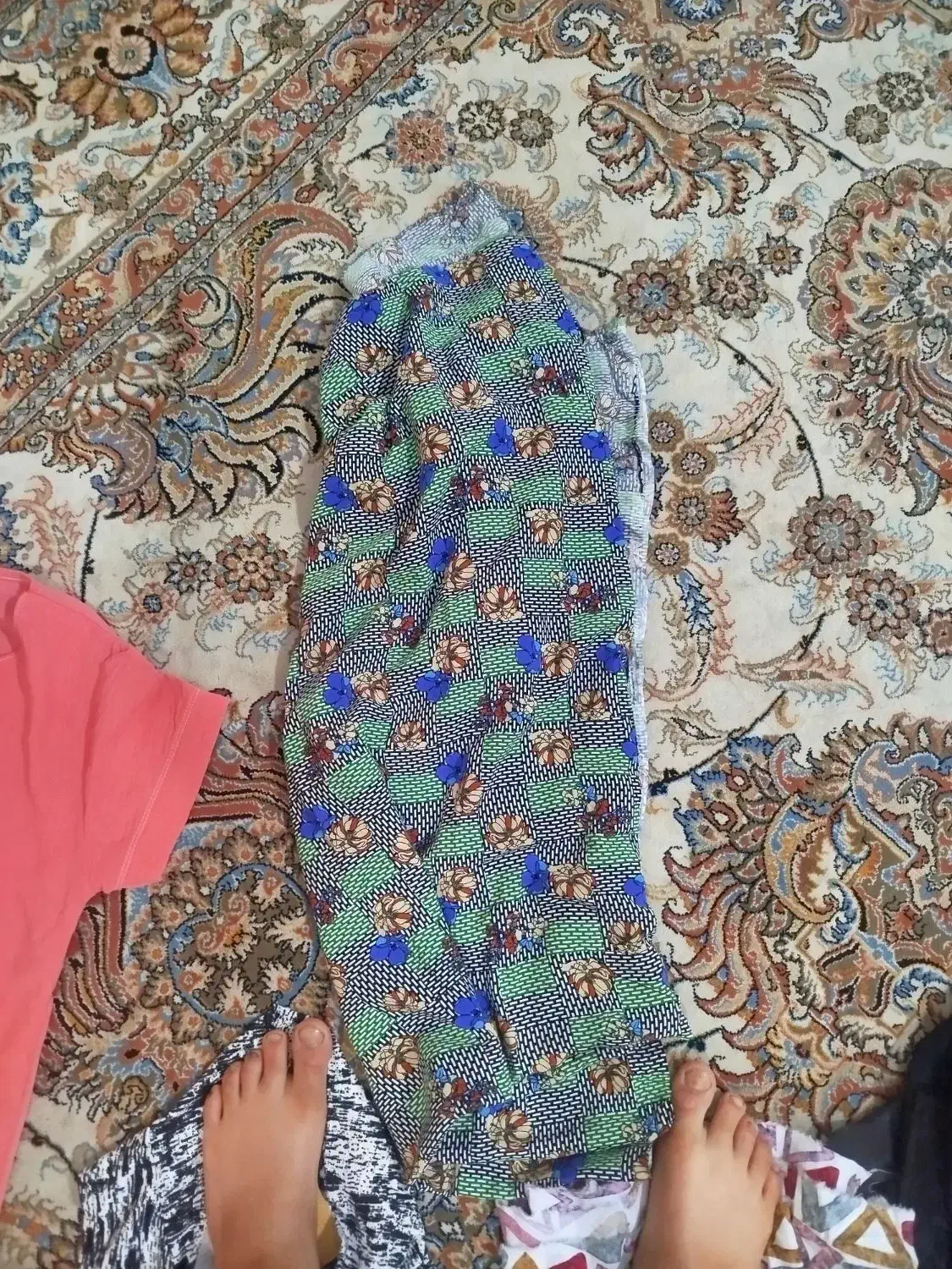 لباس نو نو همه باهم هفتصد تومن|لباس|مسجد سلیمان, |دیوار