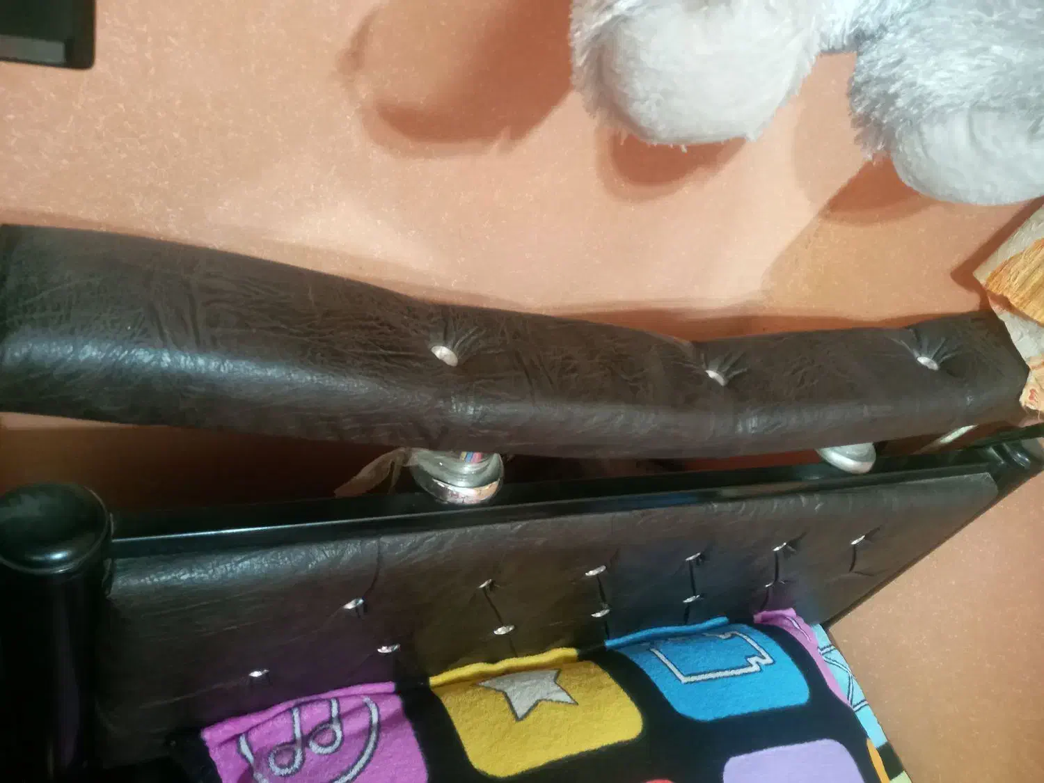 تخت یکنفره چرم شیک درحد نو|تخت و سرویس خواب|اهواز, سپیدار|دیوار