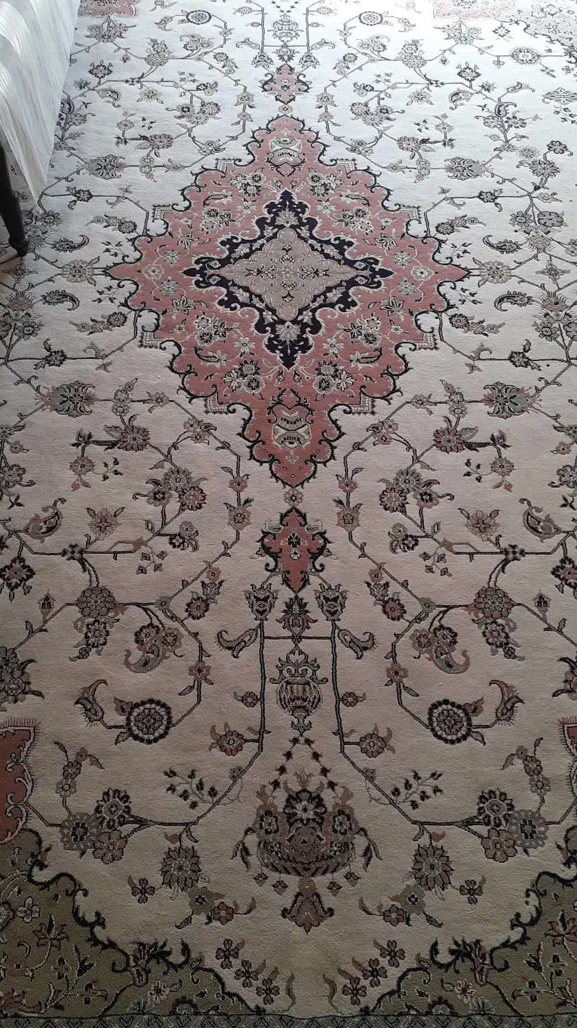 دو عدد فرش شکل هم ۶ متری و ۹ متری|فرش|اصفهان, جلفا|دیوار