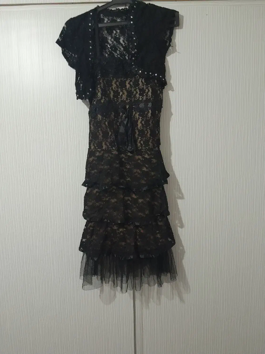 لباس مجلسی|لباس|قدس, شهر‌قدس|دیوار