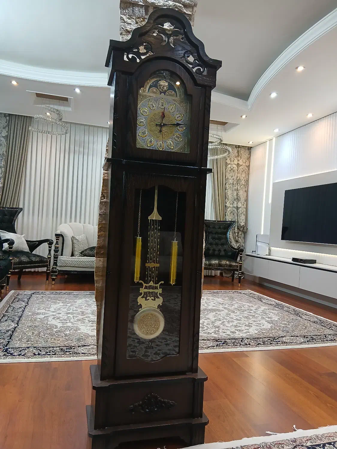 . میز بار کالاسکه  و ساعت ایستاده در حد نو|ساعت دیواری و تزئینی|اراک, |دیوار