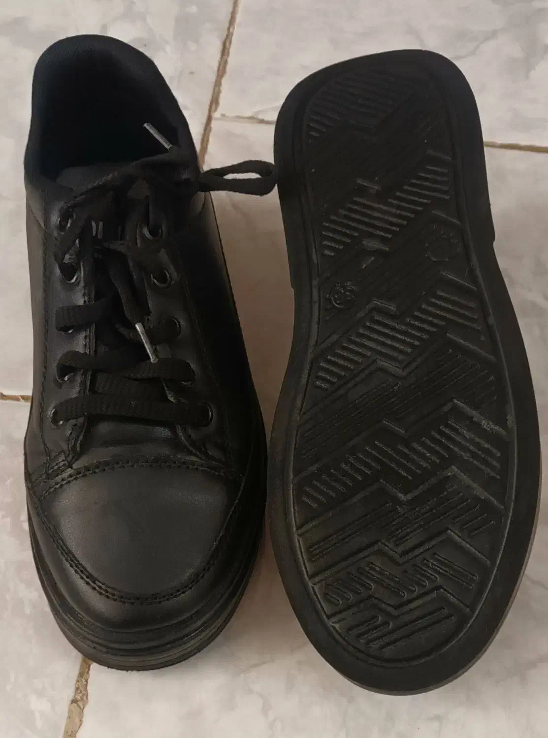 کفش اسپرت|کیف، کفش، کمربند|پرند, فاز ۶|دیوار