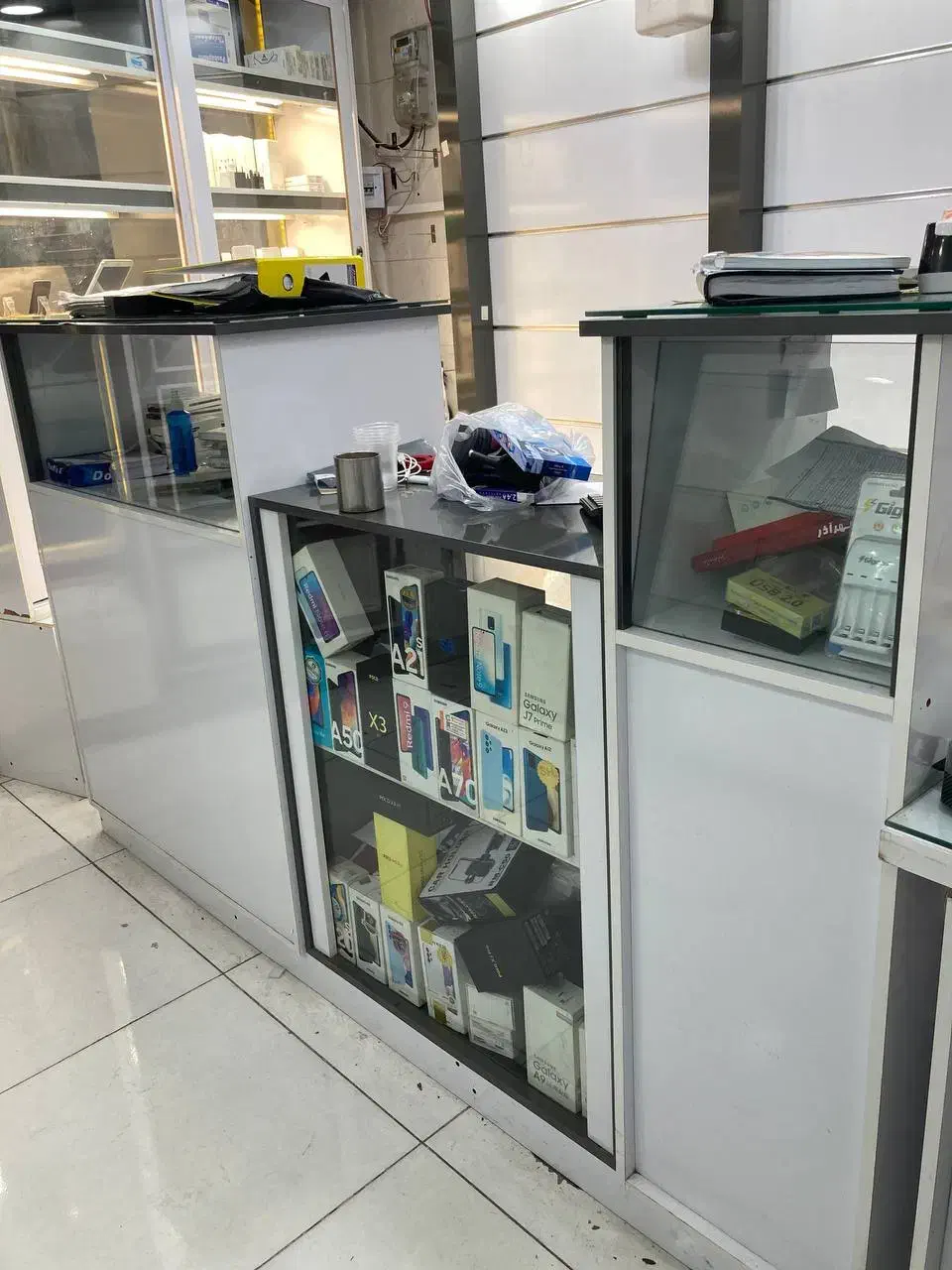 فروش ویترین های موبایل فروشی|فروشگاه و مغازه|سهند, |دیوار