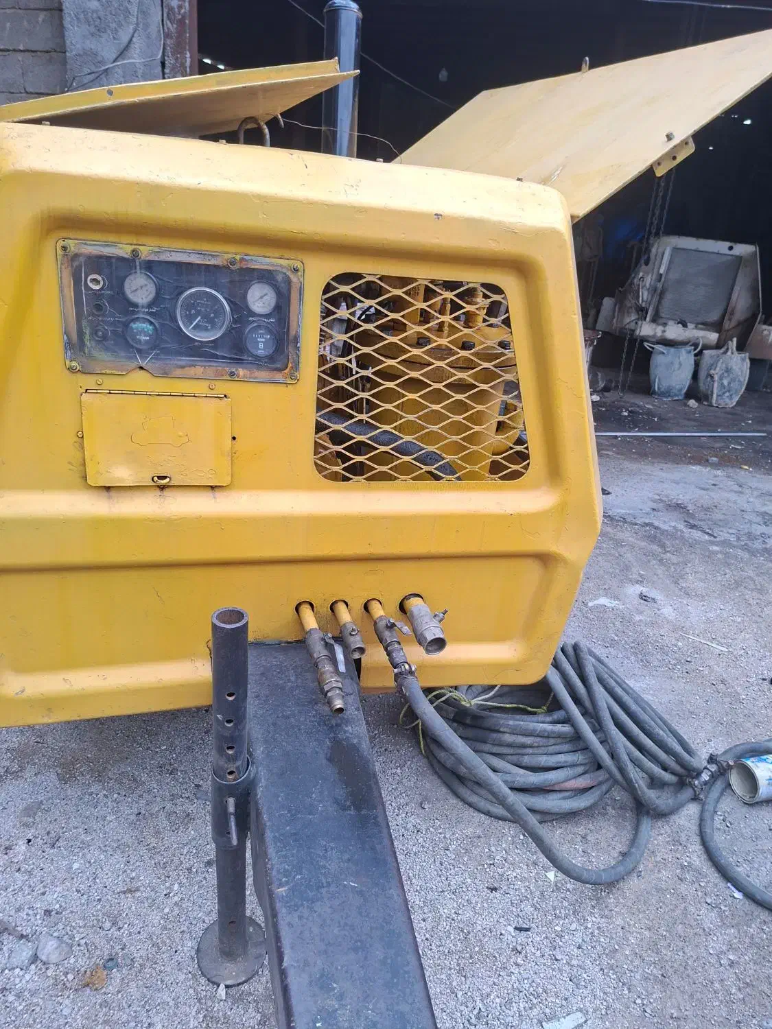 کمپرسور پی دویست پنجاه|ماشینآلات صنعتی|شیراز, عفیفآباد|دیوار