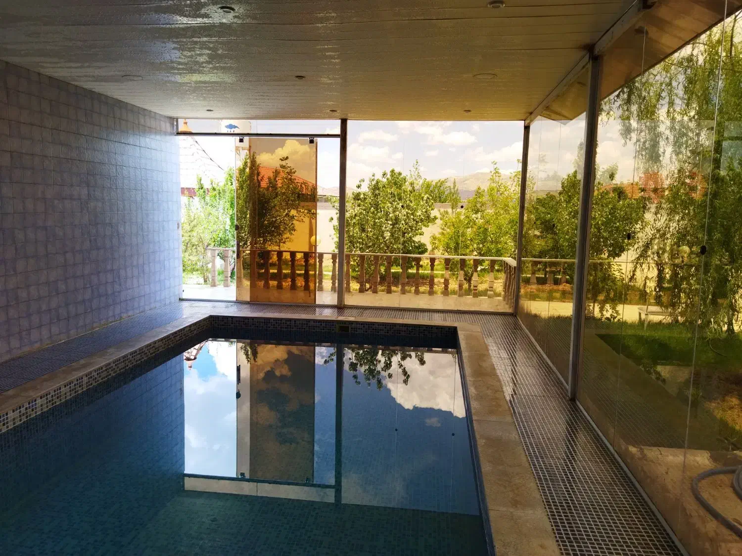 اجاره ویلا باغ با استخر آب گرم|اجارهٔ کوتاهمدت ویلا و باغ|شیراز, قلات|دیوار