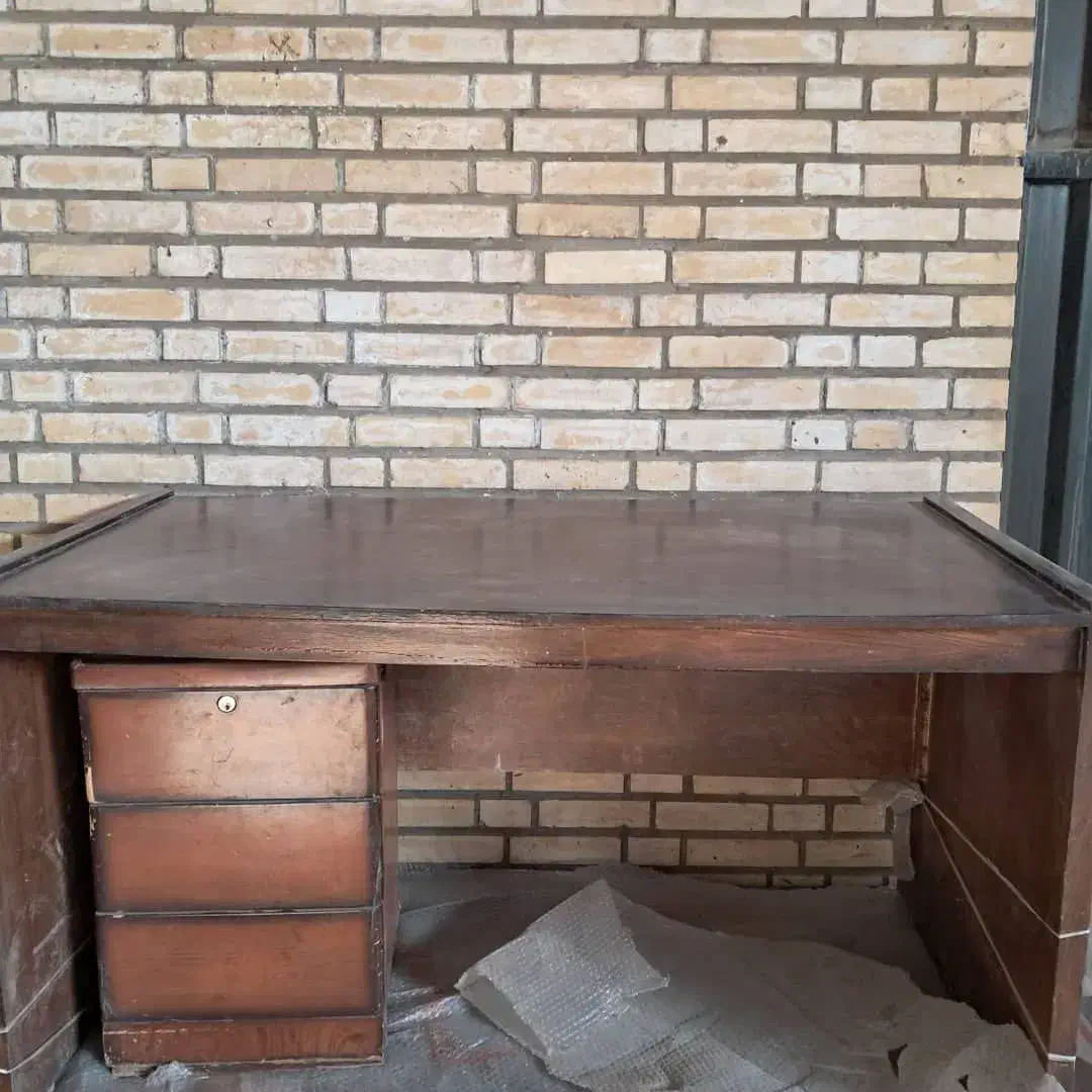 تعداد 7 عدد میز اداری و تلوزیون|مبلمان اداری|فشاپویه, |دیوار