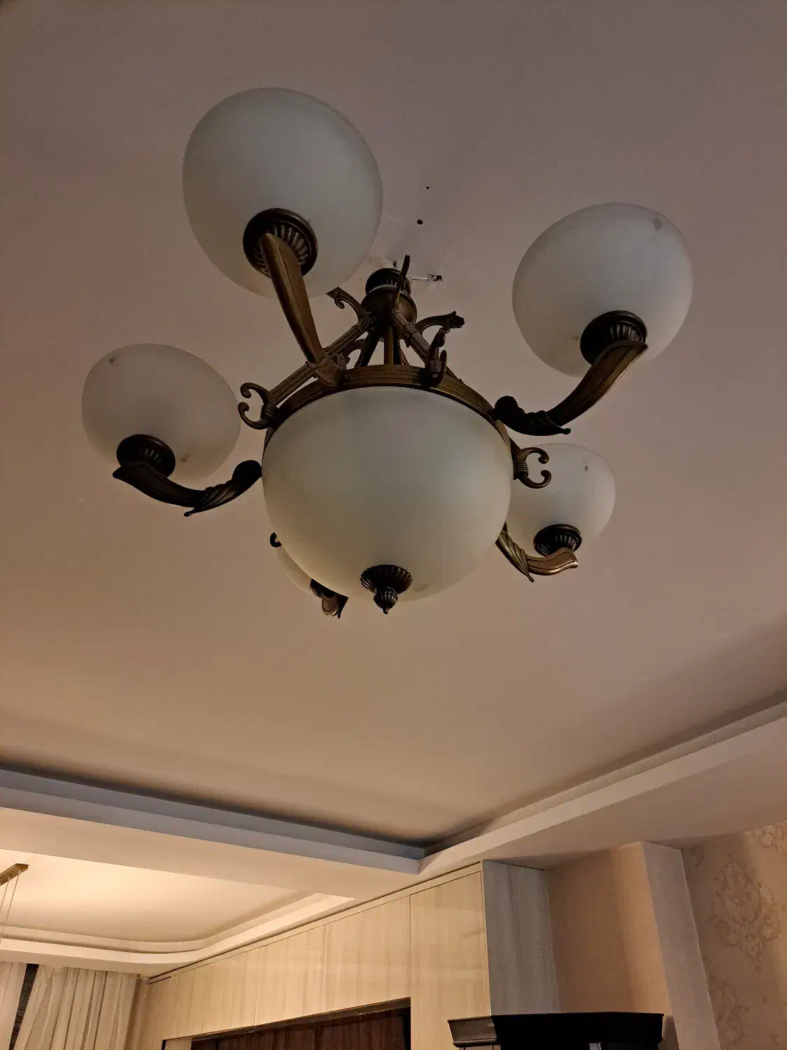 لوستر ۵ شاخه|لوستر و چراغ آویز|اصفهان, خانه اصفهان|دیوار