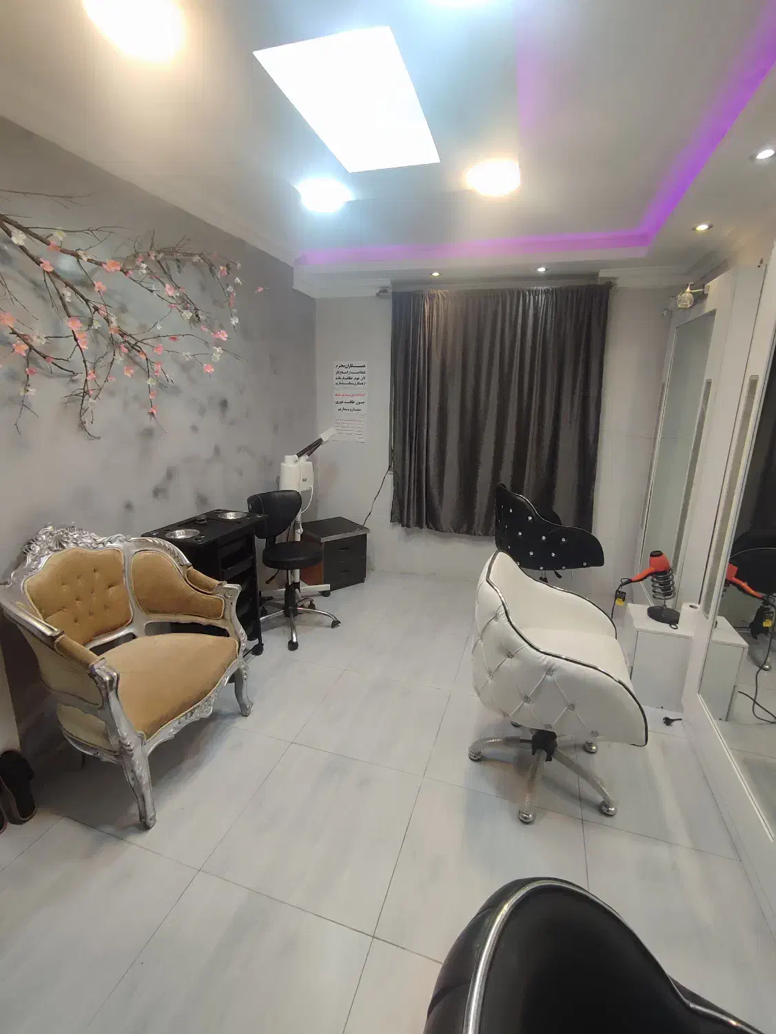 اجاره اتاق در سالن زیبایی محدوده فلکه گاز|اجارهٔ دفتر کار، اتاق اداری، مطب|رشت, نظری|دیوار
