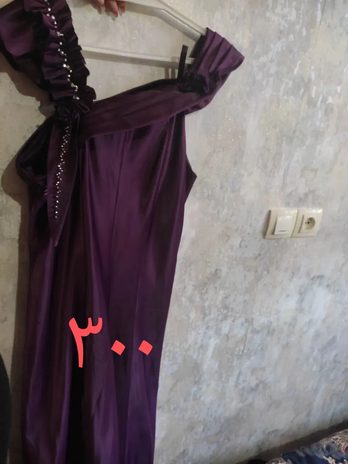 لباس در حد نو|لباس|شاهین دژ, |دیوار