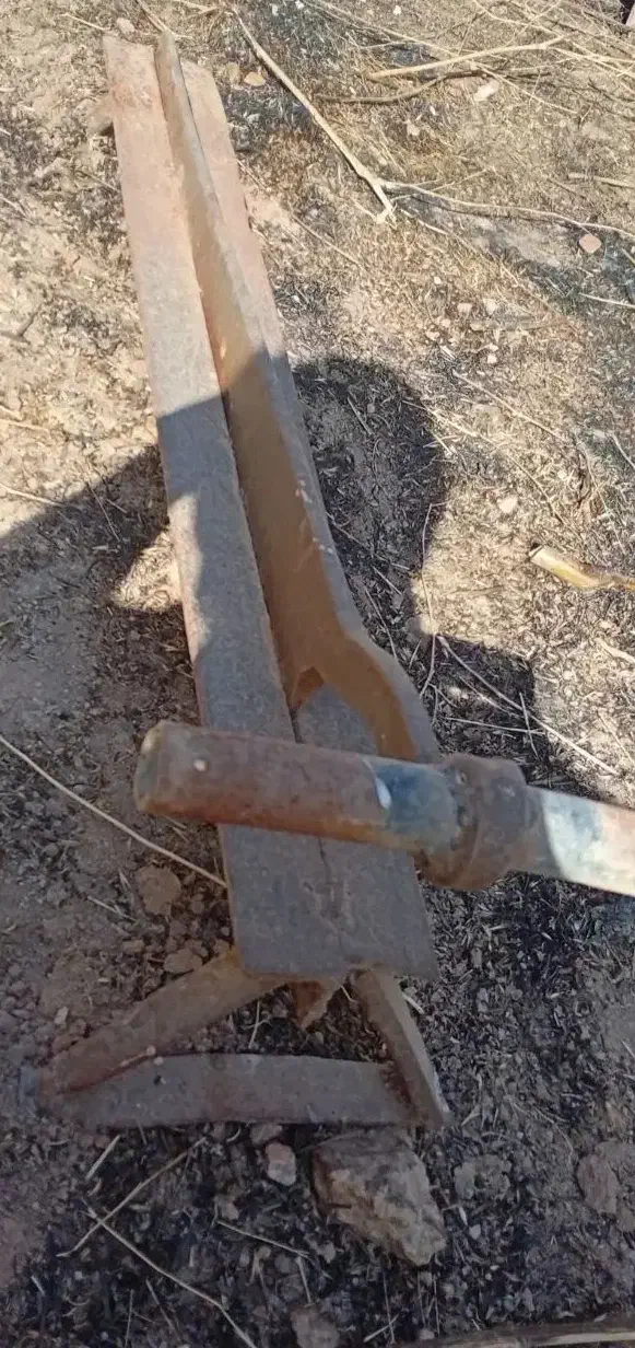 ماله تیر تیر . علف خردکن. دستی قدیمی|ابزارآلات|میانه, |دیوار