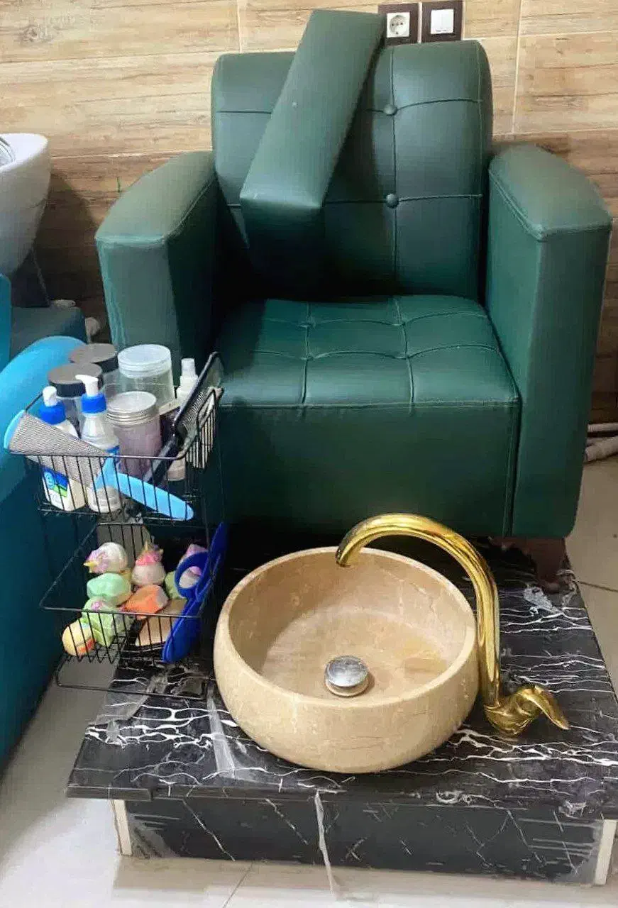 صندلی پدیکور|آرایشگاه و سالن‌های زیبایی|خرم‌آباد, |دیوار