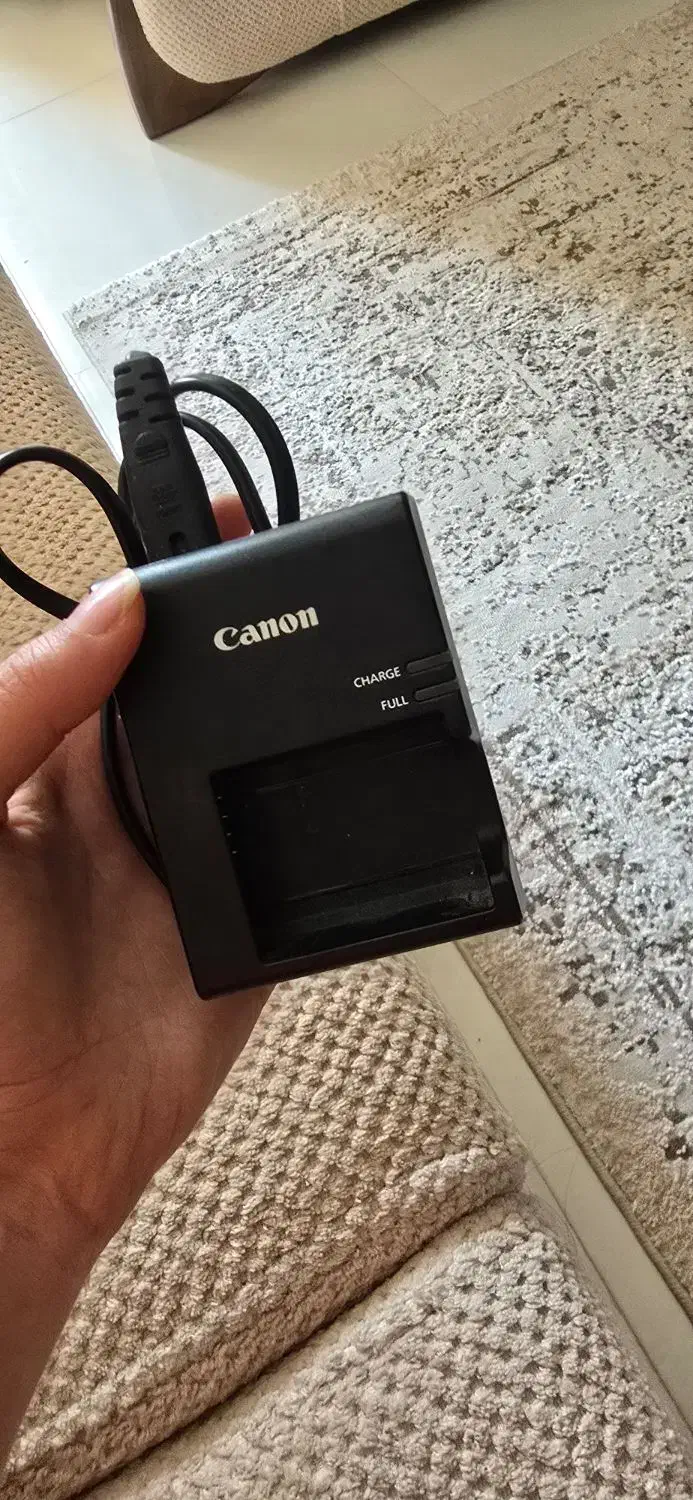 دوربین  عکاسی و فیلمبرداری برداری کنون  ۱۳۰۰d|دوربین عکاسی و فیلم‌برداری|شیراز, عادل آباد|دیوار