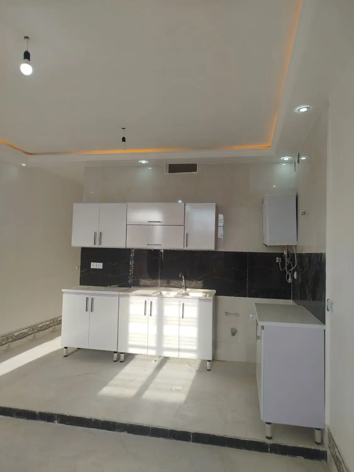 فروش خانه ۸۰ متری دو خواب حیات دار در کرونی|فروش خانه و ویلا|شیراز, کرونی(خاتونک)|دیوار