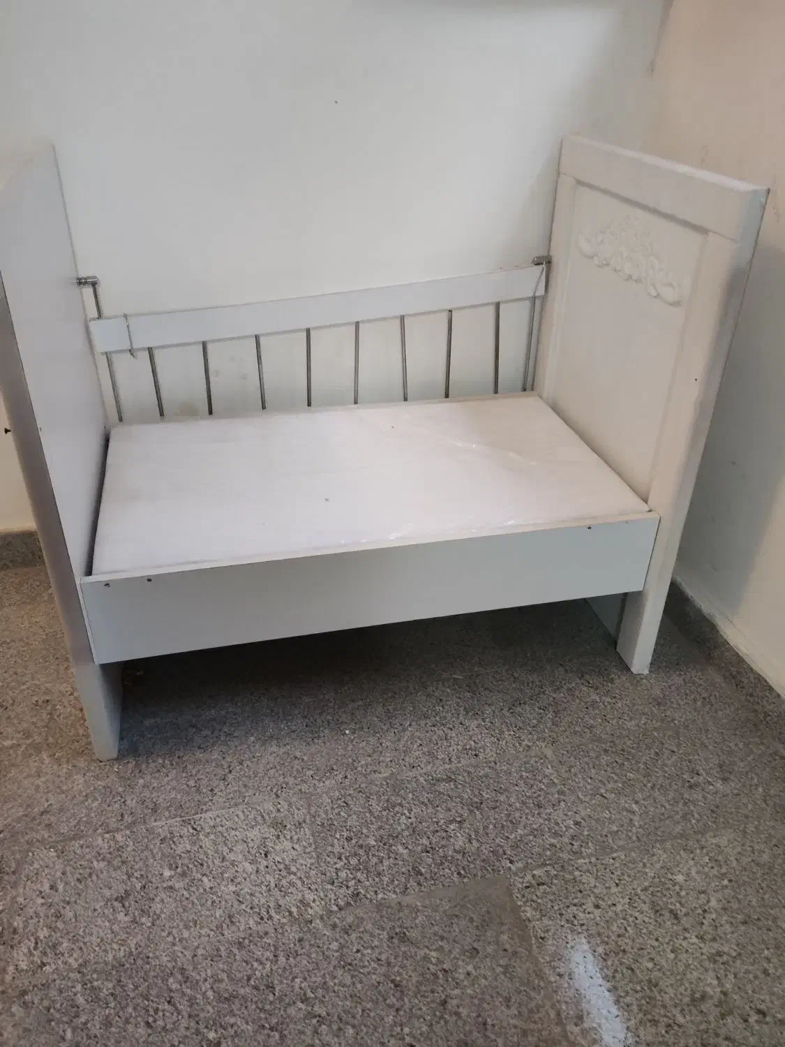 تخت نوزاد|تخت و صندلی بچه|تبریز, |دیوار