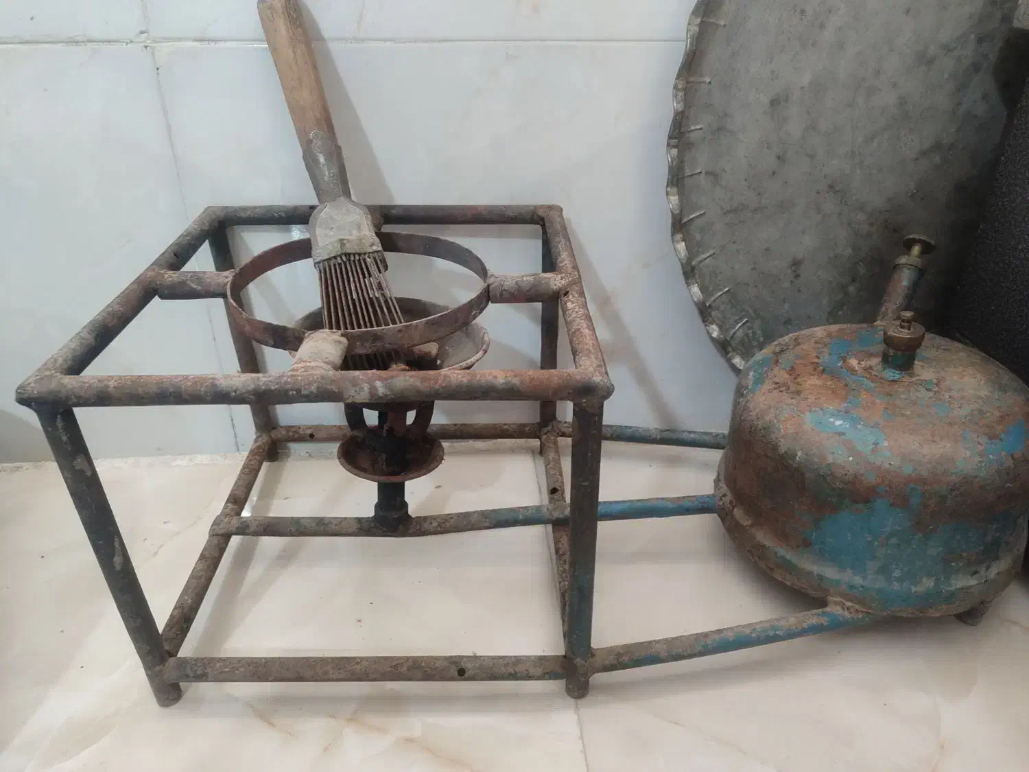 چراغ نفتی خیلی قدیمی عتیقه صحیح و سالم|کلکسیون اشیاء عتیقه|سبزوار, شهرک ابوذر|دیوار