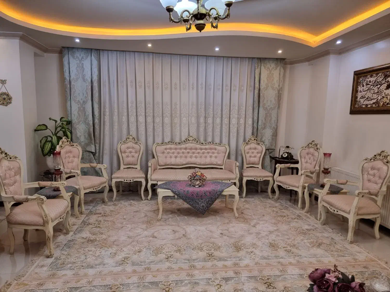 سرویس مبل کلاسیک(۹نفره) به همراه میز وسط و دو عسلی|مبلمان خانگی و میز عسلی|بابل, |دیوار