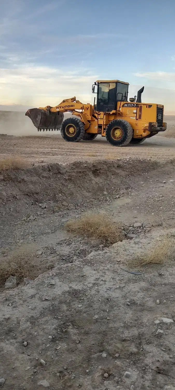 لودر هیوندا ۷۵۷|خودرو سنگین|شیراز, گل سرخ|دیوار