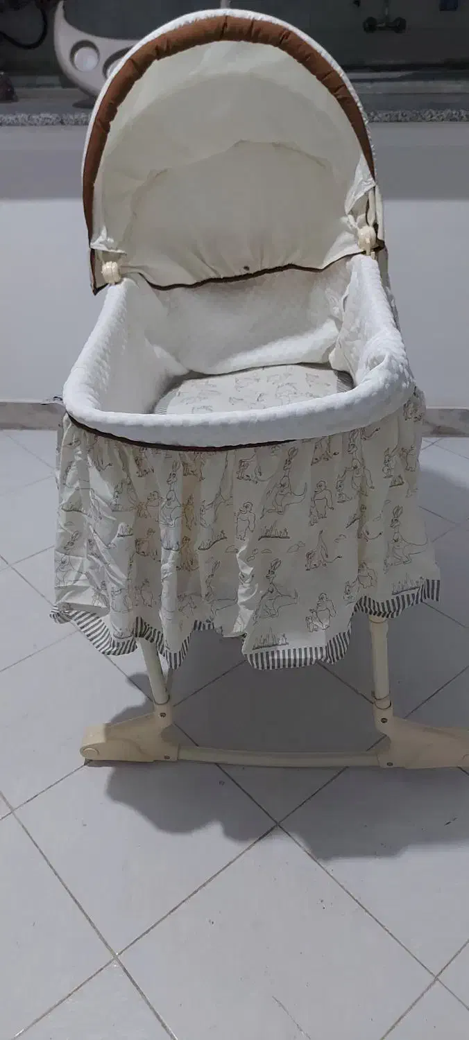 تخت نوزاد|تخت و صندلی بچه|رشت, پیرسرا|دیوار