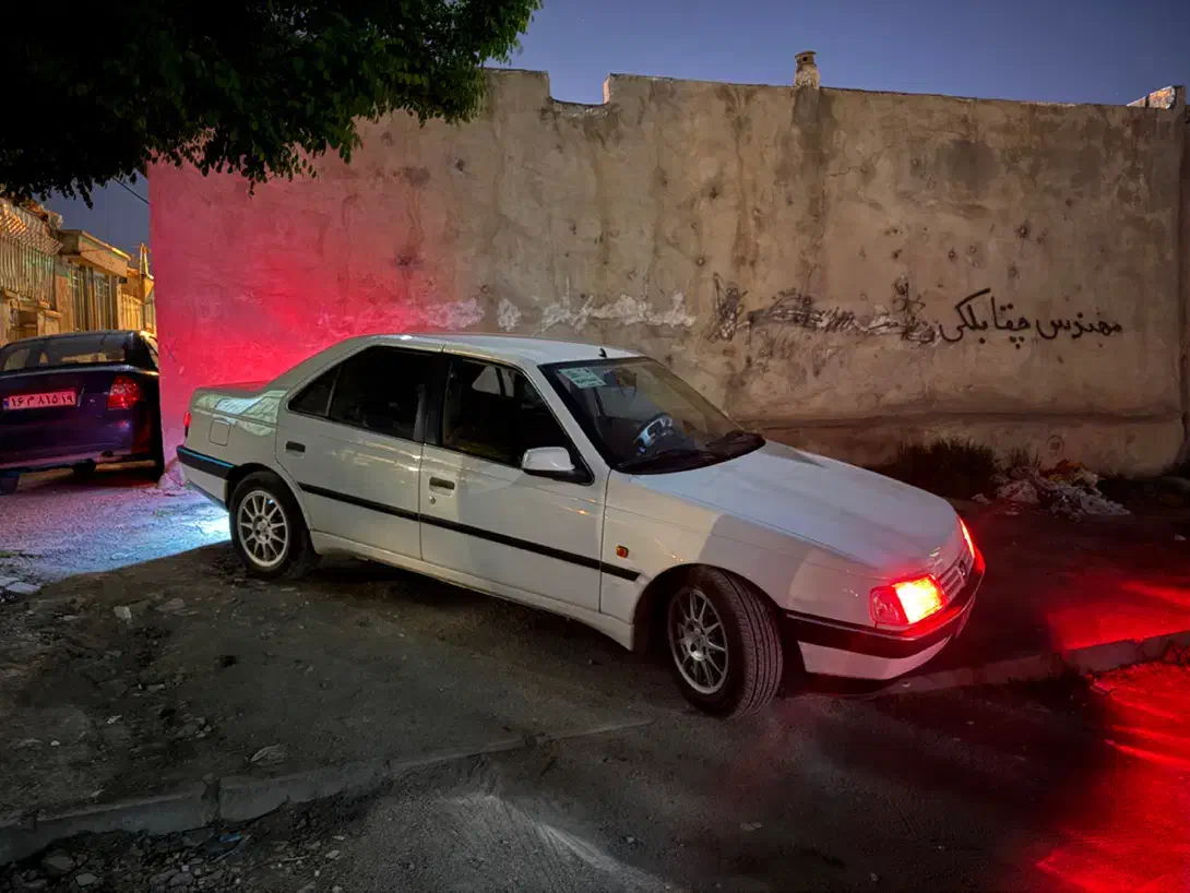 ۴۰۵ اتاق تعویض|خودرو سواری و وانت|اندیشه, اندیشه فاز ۳|دیوار