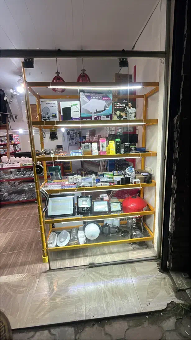 ویترین فلزی با شیشه در ابعاد استاندارد|فروشگاه و مغازه|کیاشهر, |دیوار