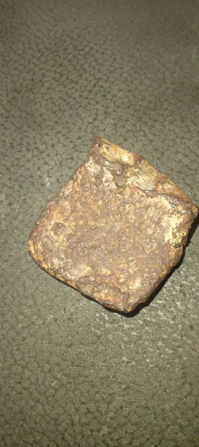 سنگ اهنی شهاب|کلکسیون اشیاء عتیقه|شیراز, کوشک میدان|دیوار