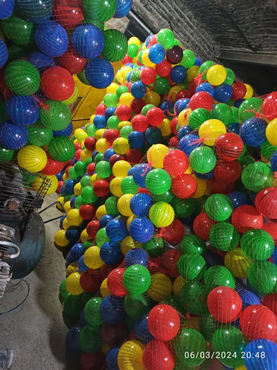 تولید انواع توپ های پلاستیکی و بادی|اسباب‌بازی بچه|شیراز, ارم|دیوار