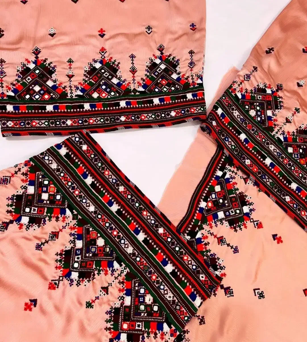 موسوم دوچ|لباس|ایرانشهر, |دیوار