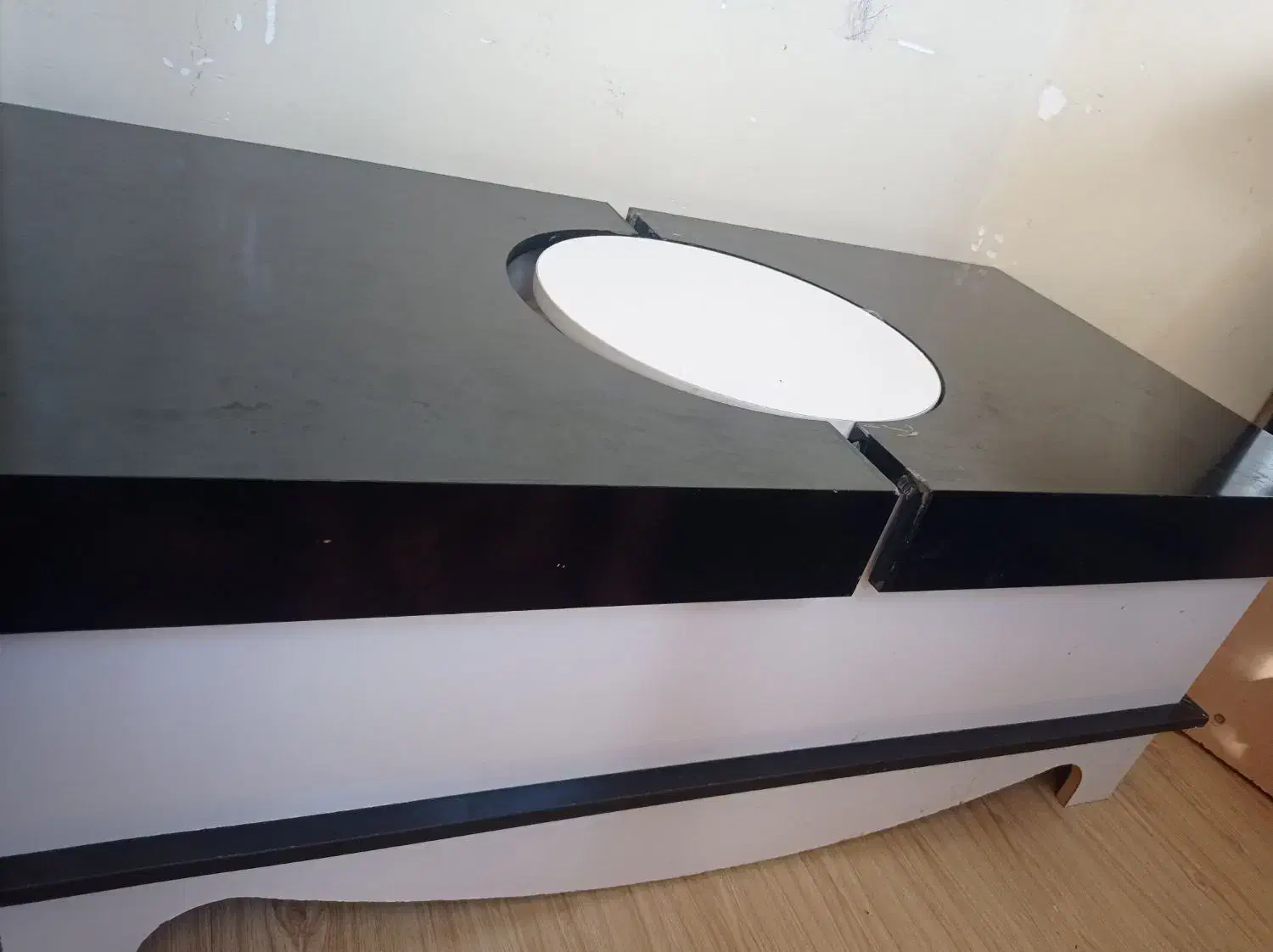 جلومبلی ریلی کاملا نو به خاطر تنگی جا میفروشم|مبلمان خانگی و میز عسلی|تبریز, |دیوار