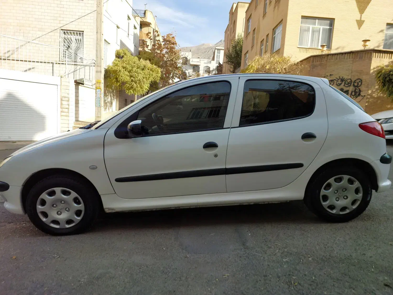 پژو ۲۰۶ اتوماتیک مدل ۱۳۹۰|خودرو سواری و وانت|کرج, شهرک امام رضا (ع)|دیوار