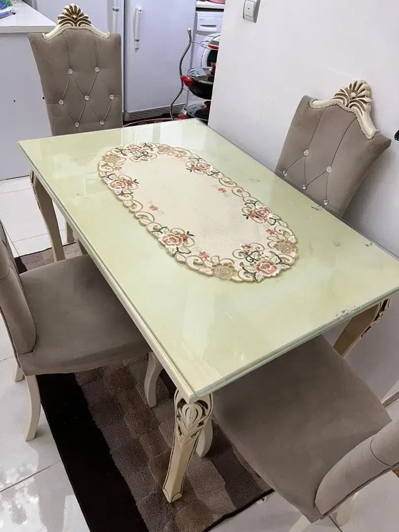 میز نهار خوری ۴ نفره|میز و صندلی غذاخوری|صومعه‌سرا, |دیوار