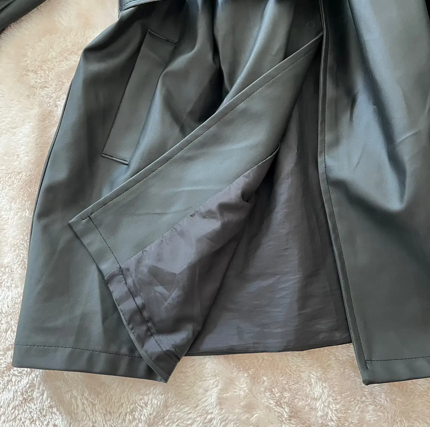 کت چرمی عروسکی|لباس|هشتگرد, شهرک گلها|دیوار