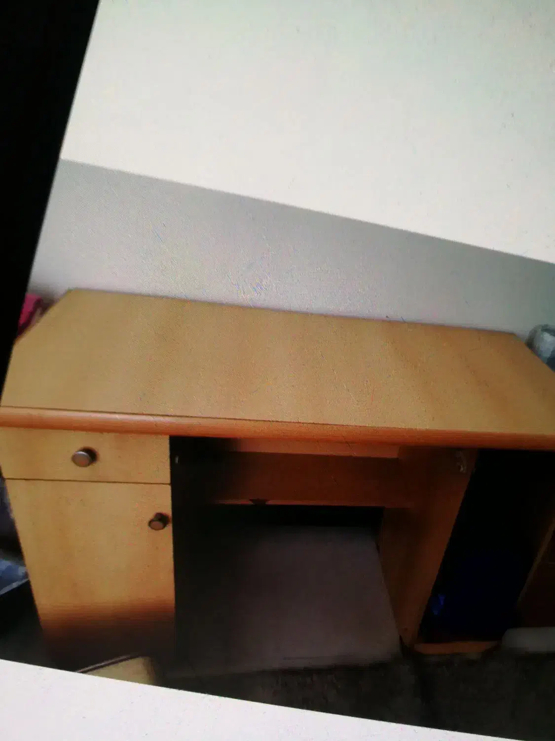 میز تحریر یاکامپیوتر|میز تحریر و کامپیوتر|اندیشه, اندیشه فاز ۴|دیوار