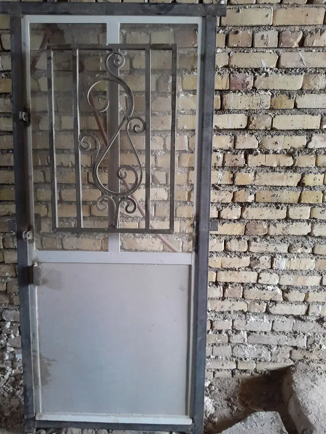 یک عدد در خیلی سنگین و محکم|مصالح و تجهیزات ساختمان|قیدار, |دیوار