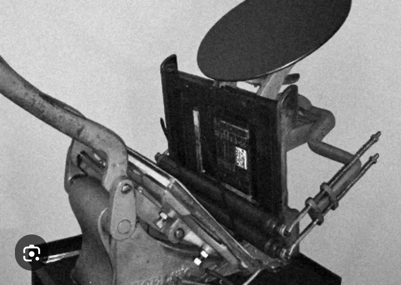 دستگاه ملخی دستی عتیقه|کلکسیون اشیاء عتیقه|رامسر, |دیوار