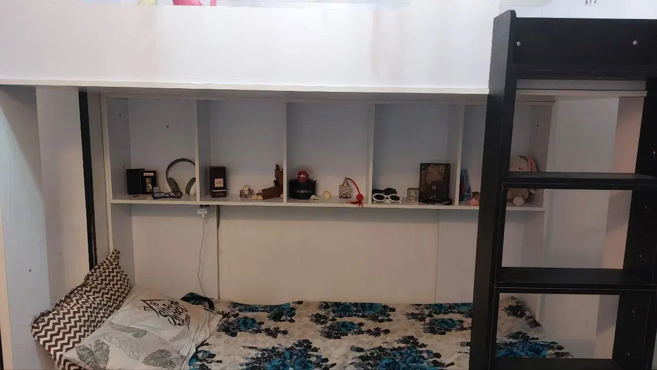 تخت دو طبقه در حد نو و میز تلویزیون|تخت و سرویس خواب|مشکین‌دشت, |دیوار