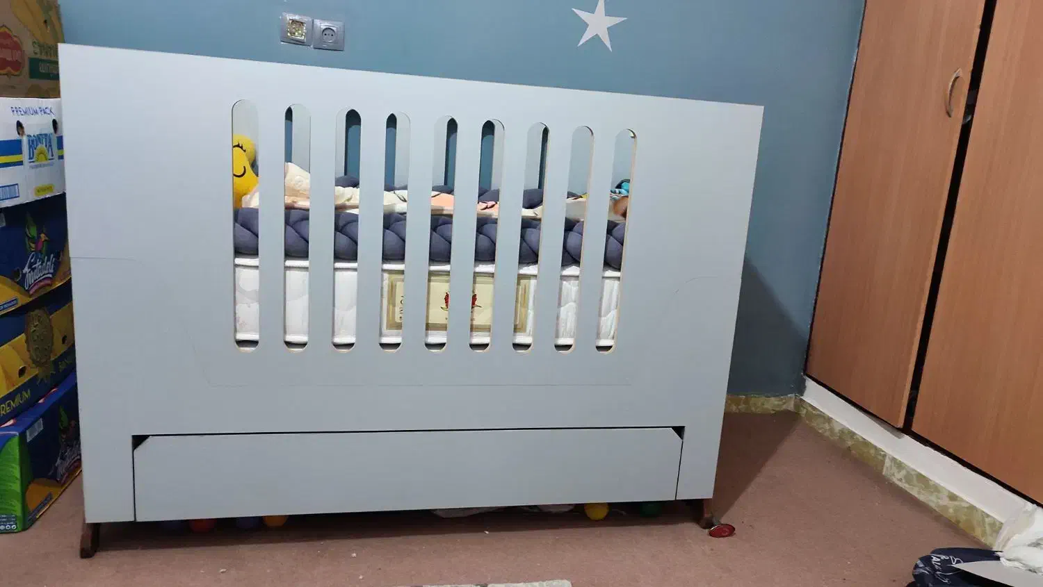 تخت کودک به همراه خوشخواب|تخت و صندلی بچه|ساری, |دیوار