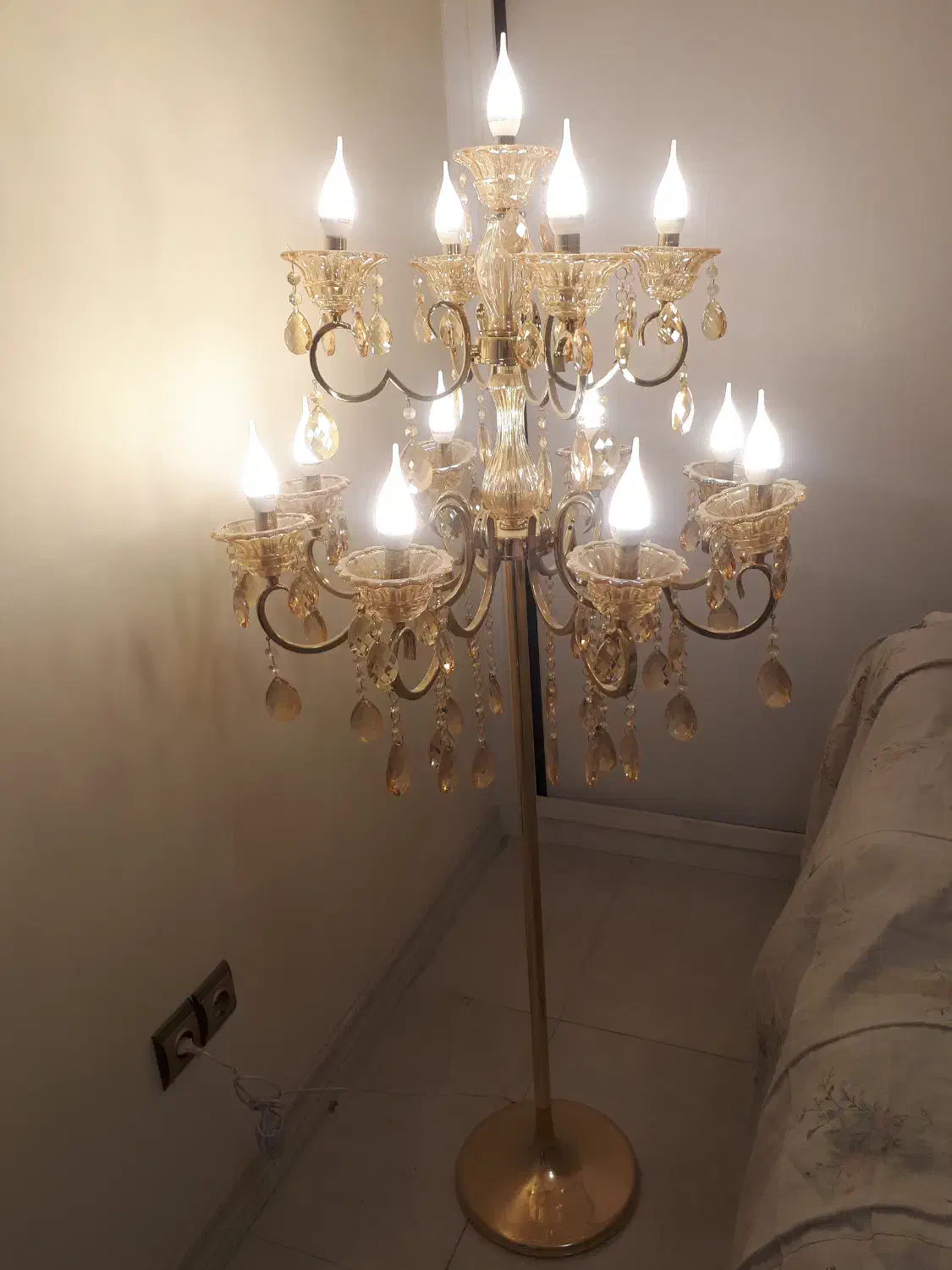 لوستر ایستاده روکش آب طلا|لوستر و چراغ آویز|اصفهان, سعادتآباد|دیوار