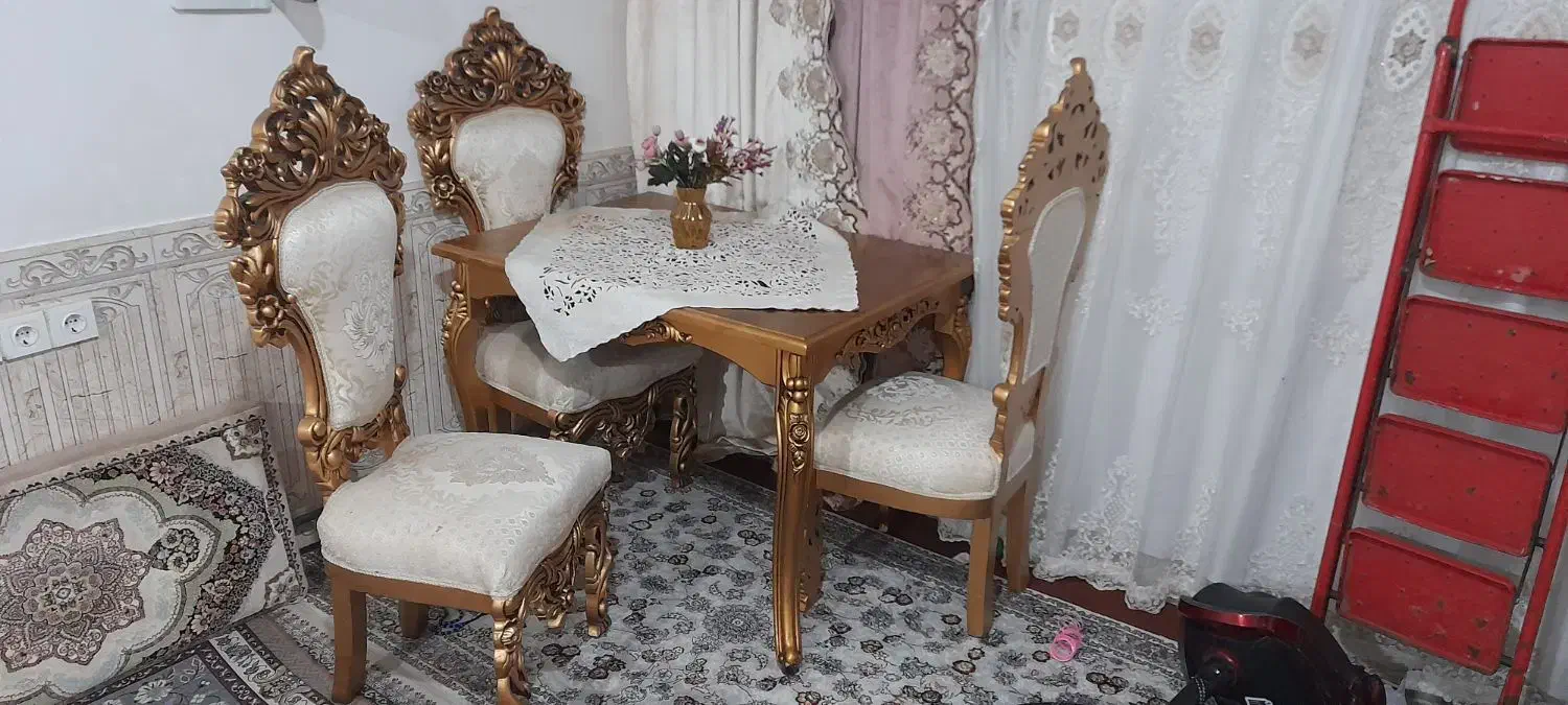 میز غذا خوری سلطنتی ۴ نفره|میز و صندلی غذاخوری|بوئین زهرا, |دیوار
