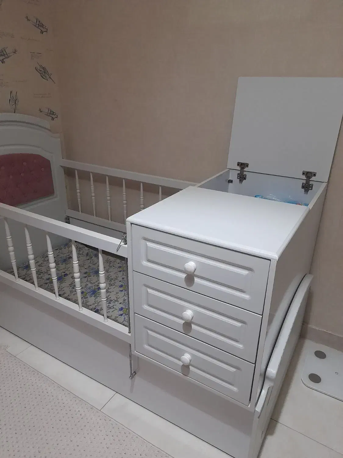 تخت نوجوان به همراه کشو|تخت و سرویس خواب|رشت, کوی مهر|دیوار