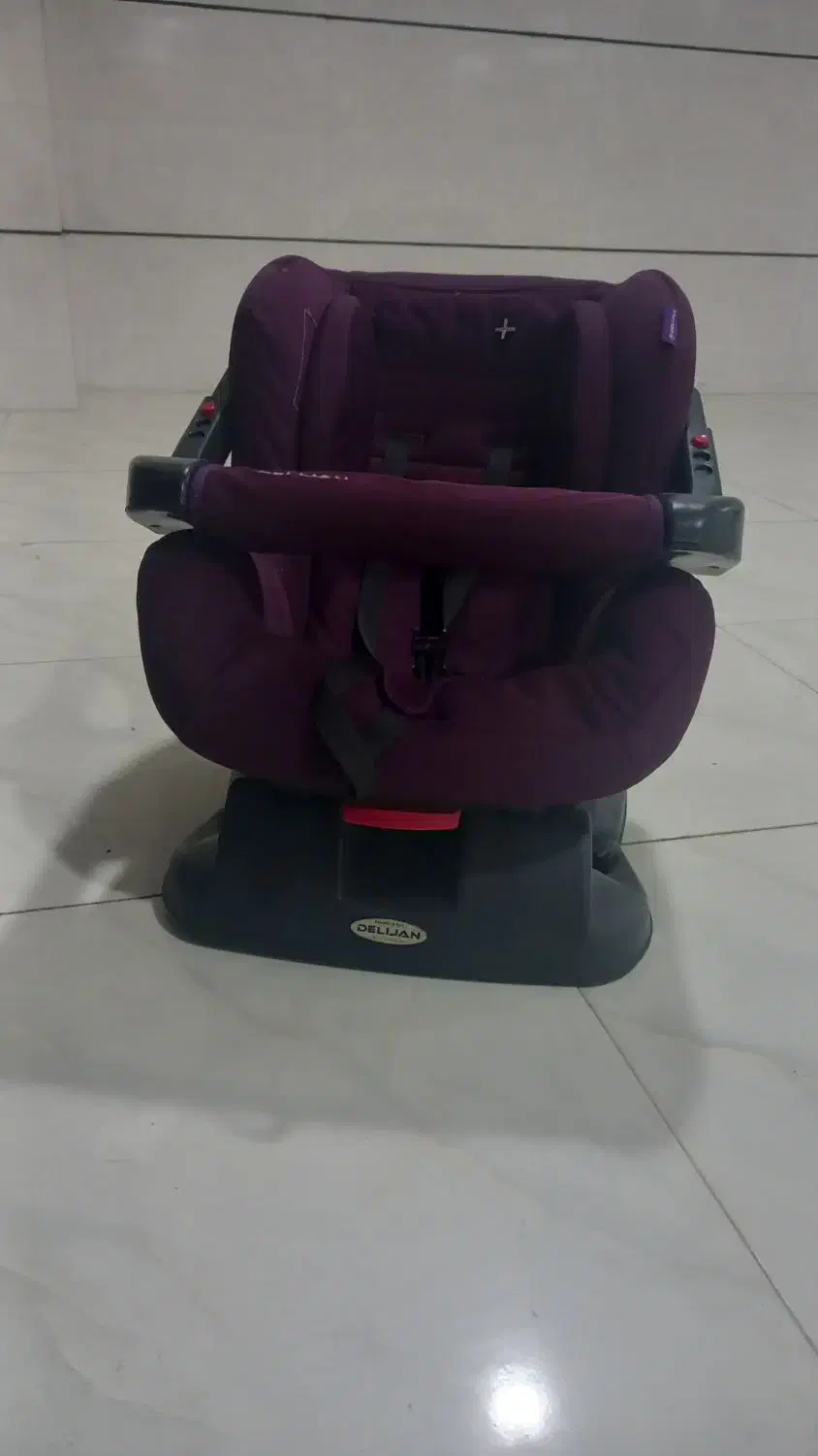 یک عددصندلی ماشین وکریر|تخت و صندلی بچه|سنندج, |دیوار