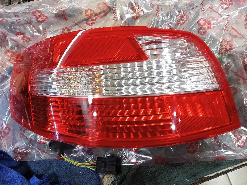 چراق عقب رانا|قطعات یدکی و لوازم جانبی|بندر انزلی, پردیس|دیوار