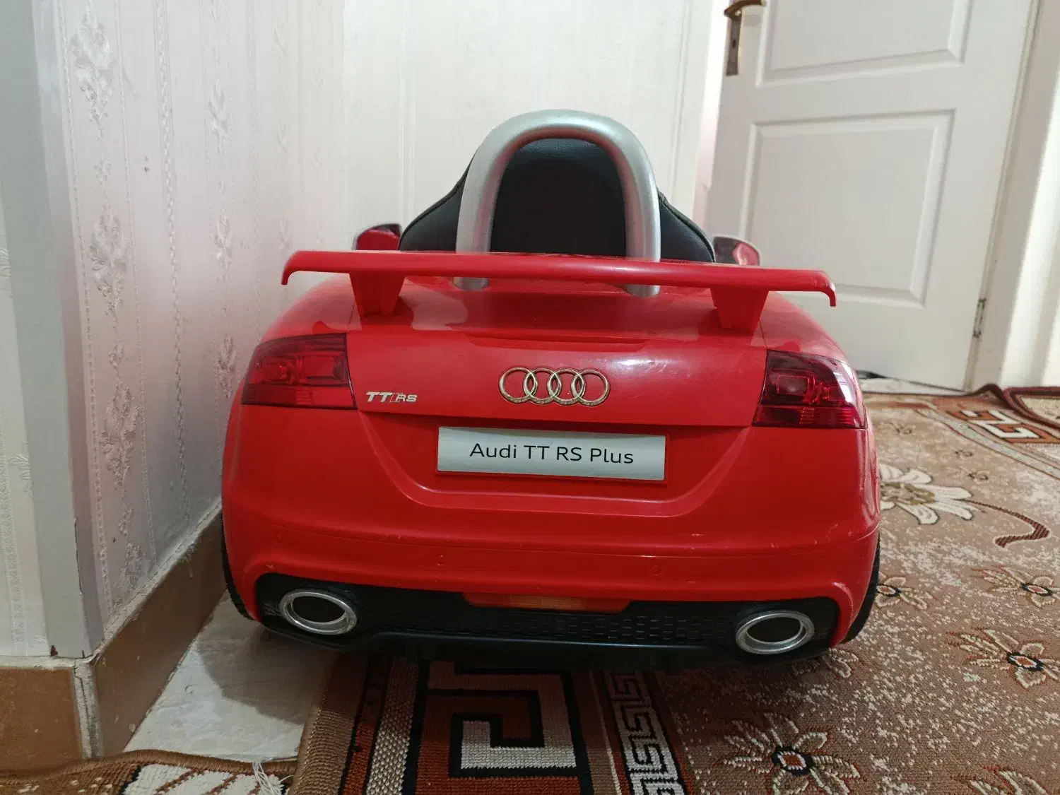 ماشین شارژی در حد نو باتری سالم دو موتوره|اسباببازی بچه|کرمانشاه, |دیوار