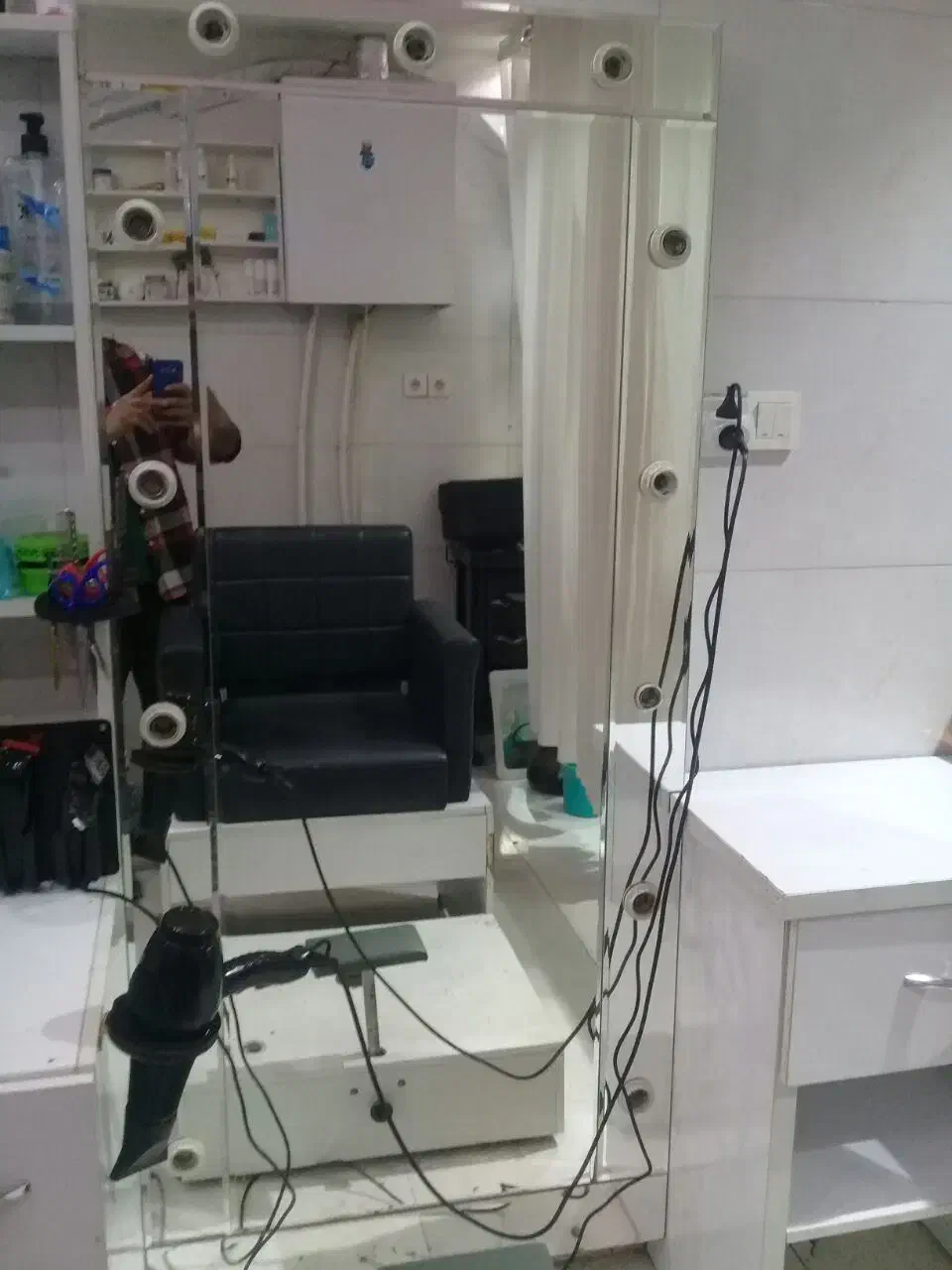 لوازم آرایشگاه|آرایشگاه و سالن‌های زیبایی|فومن, |دیوار