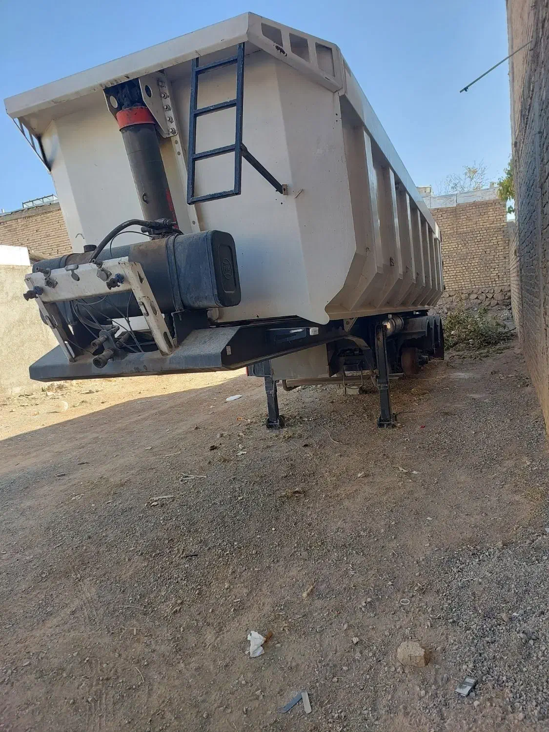 کمپرسی|خودرو سنگین|بروجن, |دیوار