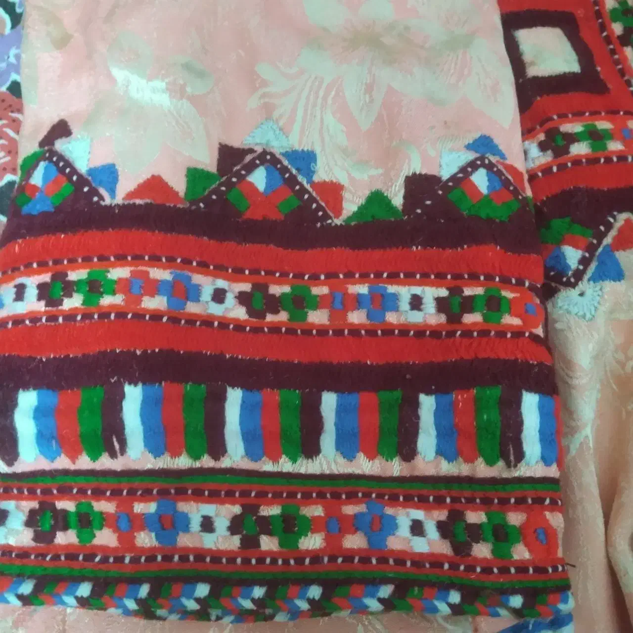 لباس دستدوز|لباس|زابل, |دیوار