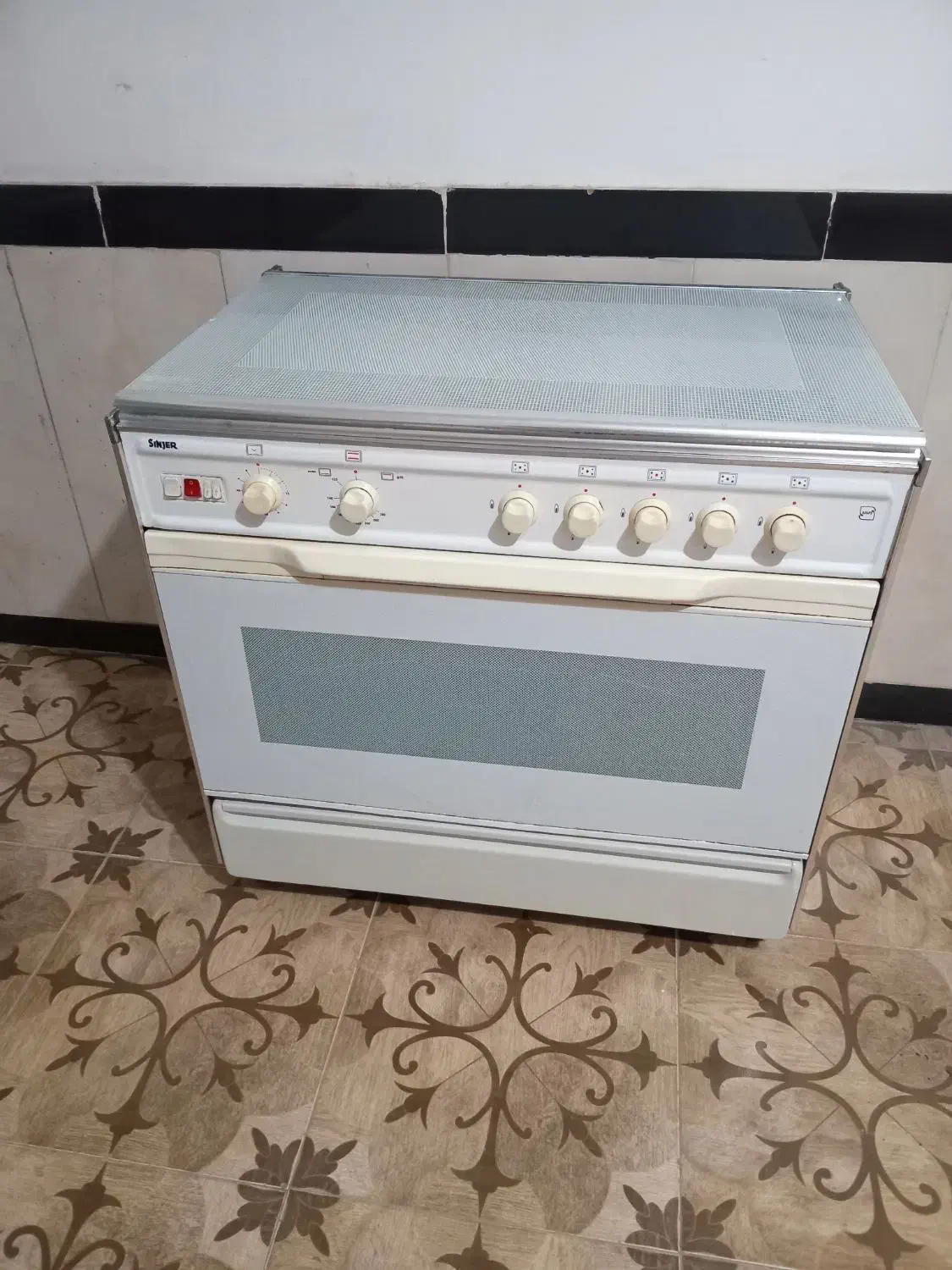 اجاق گاز فردار سفید رنگ سینجر تمیرز ۲ موتوره|اجاق گاز و لوازم برقی پخت‌وپز|مهاباد (آذربایجان غربی), |دیوار