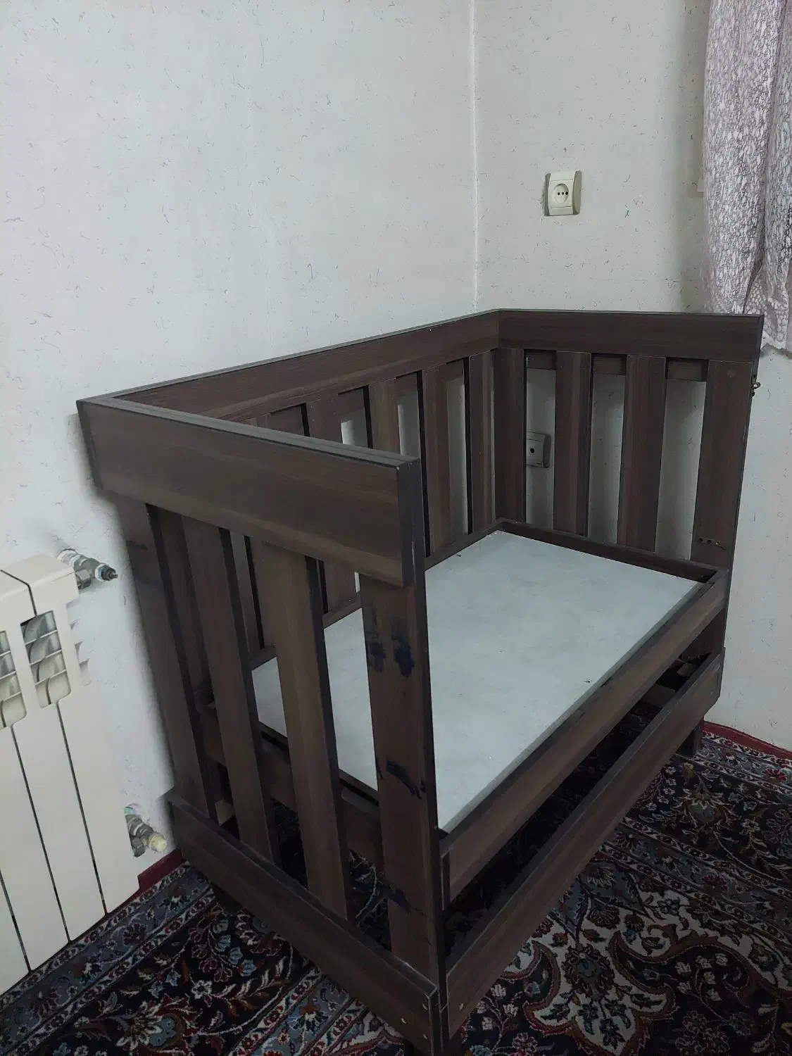 تخت نوزاد|تخت و صندلی بچه|آمل, |دیوار