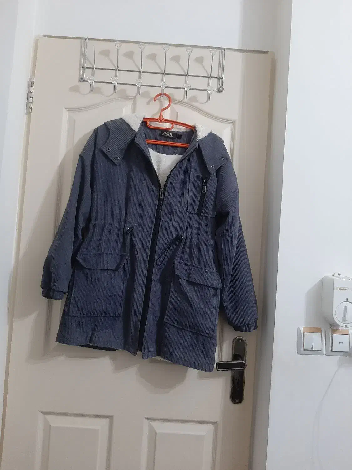 پالتو شیک وتمیز|لباس|رشت, پاستوریزه|دیوار