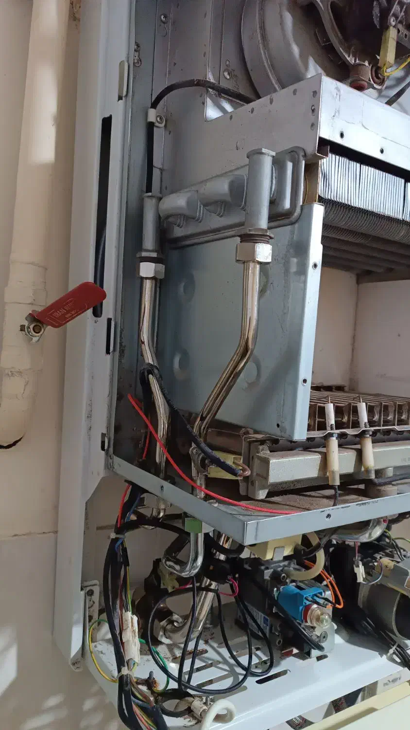 انواع پکیج رادیاتورابگرمکن 24ساعته در پرند|آبگرمکن، پکیج، شوفاژ|پرند, فاز ۶|دیوار