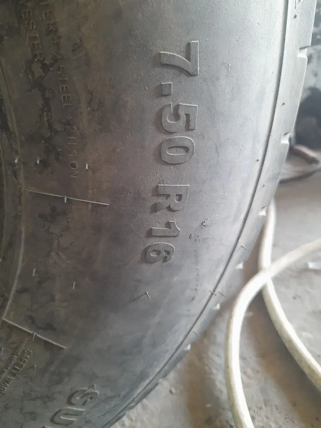 لاستیک عقب نیسان خاور|قطعات یدکی و لوازم جانبی|الوند, |دیوار